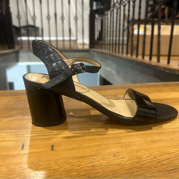 Neiman Marcus Vintage Quilted Patent Leather Cylinder Block Heel Sandal - Picture 4 of 9